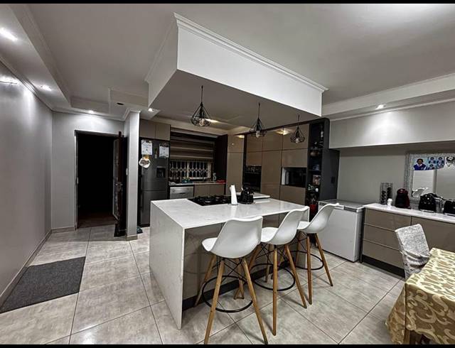 4 BEDROOM TOWNHOUSE FOR SALE IN HALFWAY GARDENS